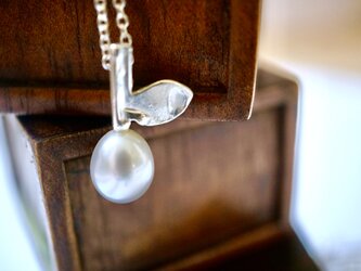 淡水パールの木の実のペンダントNo.2/ Silver950の画像