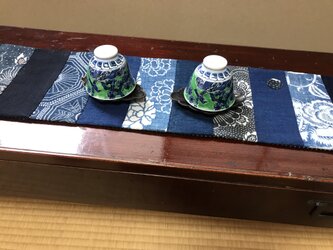 ヴィンテージ藍型染めのテーブルセンター　タペストリーでも　涼しさを誘う藍の画像