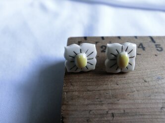 花【ピアス】（yellow）の画像