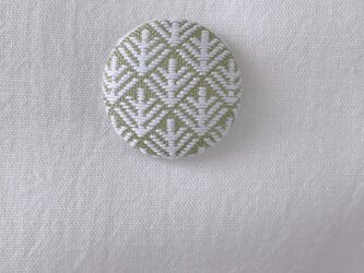 ＊再販＊ こぎん刺しの帯留め〈松笠〉3.8cmの画像