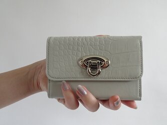 型押しクロココンパクト三つ折り財布＜グレージュ＞の画像