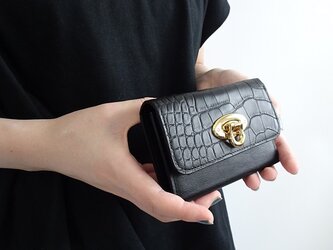 型押しクロココンパクト三つ折り財布＜ブラック＞の画像