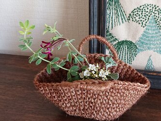 ミルク珈琲色の糸で編んだミニバッグの画像