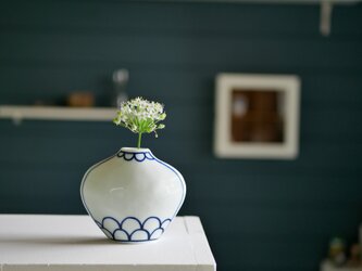 【再販】庭のお花いちりん 染付の花びん Sの画像