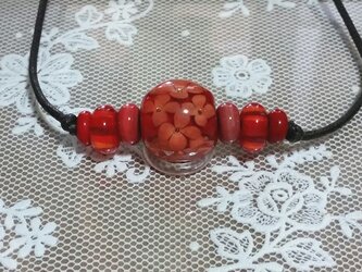 とんぼ玉ネックレス(赤系)の画像