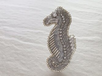 L9【Seahorse】タツノオトシゴ 海馬 ビーズ刺繍 ブローチの画像