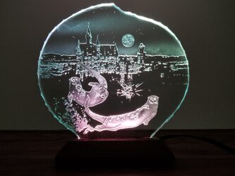 コツメカワウソ・ノイシュヴァンシュタイン城　ガラスエッチングパネル・LEDスタンドセット（ランプ・ライト・照明）の画像