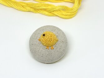 （プチ）ふっくら。ひよこの立体刺繍ブローチの画像