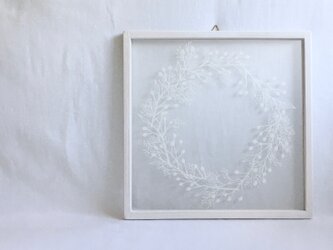 【植物リースの切り絵】大きい実と小さい実＿ミルクホワイトの画像