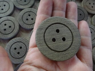 神代欅の3穴、大きなボタン2個セットの画像