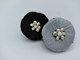 刺繍のおとなお花柄❁ピアス　(金属アレルギー対応)の画像