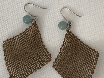 糸でできた縫い針だけで編むレース　アミピアス　ブラウンの画像