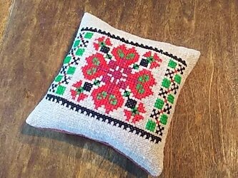 リネンのピンクッション・・手刺繍・クロスステッチ・東欧の画像
