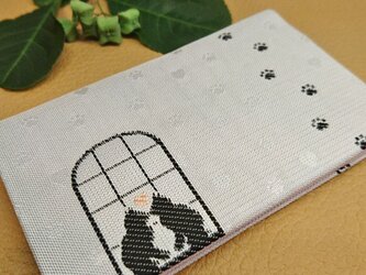 絹織物西陣織名刺・カード入れ 白地に黒猫　中地ピンクの画像