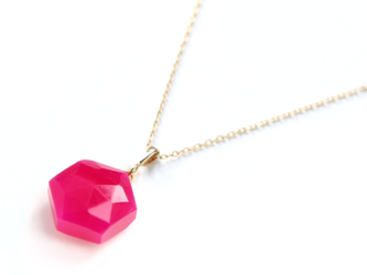 K10 フューシャピンクカルセドニー(ヘキサゴンカット)ネックレスチャーム ~BOURGEON~(チェーンのセット購入できます)