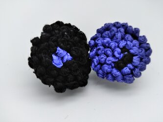 もこもこ刺繍のイヤリング　(金属アレルギー対応)の画像