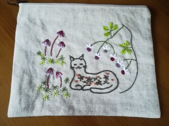 手刺繍☆リネンのポーチ☆猫とキノコの画像