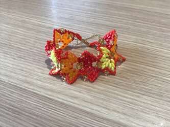 ビタミンカラーの葉っぱのブレスレットの画像
