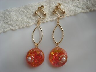 紅葉色のキラホロイヤリングの画像