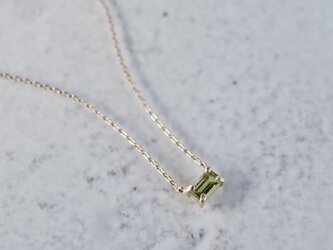Peridot baguette necklace [P086K10YG(PE)]の画像