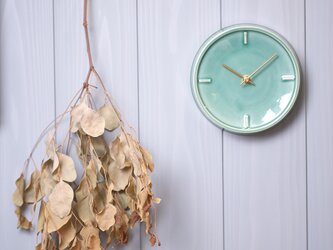 陶器の壁掛け時計　GLAZED CLOCK　ペールグリーンの画像