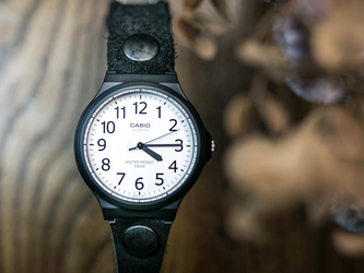 ベロアとヌメ革の2TONE腕時計 / アナログ針 / レトロブラック / ひとまわり大きな【大】の画像