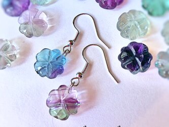 シルバー925 フローライト 四葉のクローバー 幸せピアス アレルギー対応 イヤリング変更無料の画像