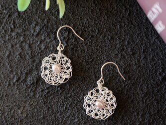 [silver999] 純銀クロッシェのサークルピアス／イヤリング（淡水パール:グレー）の画像