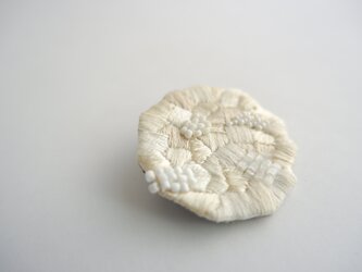 mosaic/冬の朝 刺繍ブローチの画像