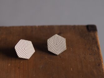 革製六角形型ピアス（チタン製金具）22x20mmの画像