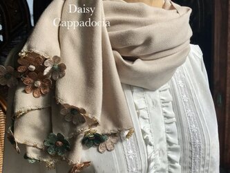 刺繍のお花つき　パシュミナストール「デイジー」ベージュ＆ブラウンの画像