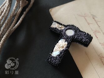 ブローチ【十字架】タウ型黒の画像