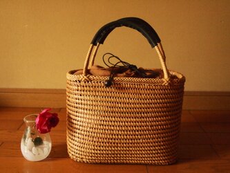 《籐製かごバック・一絡編み》（送料無料）の画像