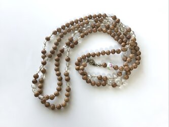 ウッドビーズとガラスビーズのロングネックレス ／約125cmの画像