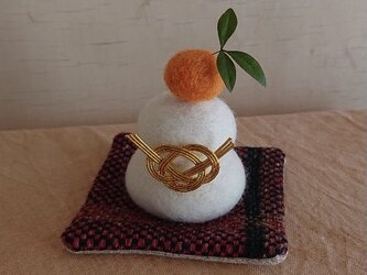 羊毛フェルトの鏡餅の画像