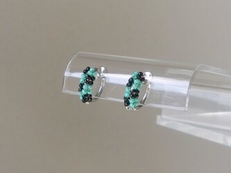 ガラスの編みくるみイヤリング(市松/緑黒) ピアスの画像