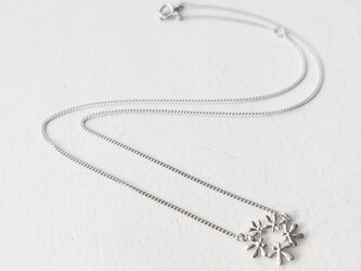 セリ科の花のネックレスAの画像