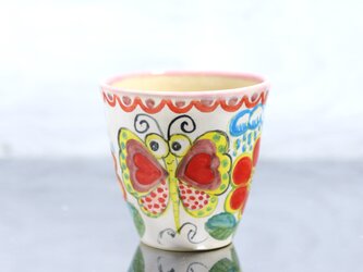 蝶絵のカップの画像