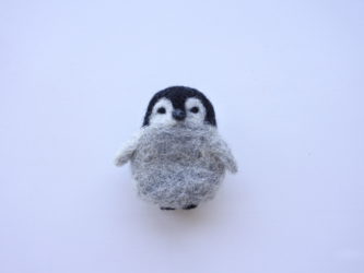 ペンギンさんブローチの画像