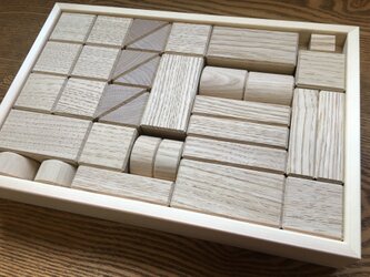 くりの木の積み木の画像