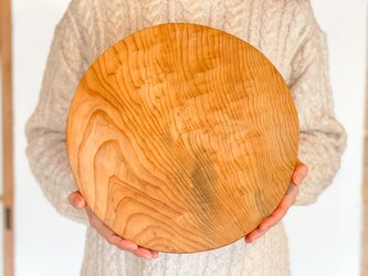 木のお皿、カッティングボード（大きな丸）10の画像