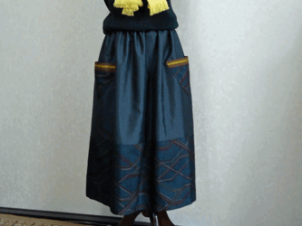 着物リメイク♪亀甲柄大島紬と幾何学模様の十日町紬スカート（裏地付き）丈７８ｃｍの画像