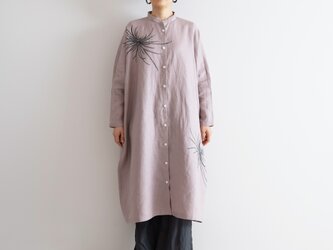 スタンドカラーシャツドレス　墨色乱菊の画像