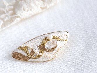 刺繍brooch　パールの画像