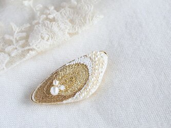 刺繍brooch　パールの画像