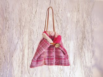 ◆SALE◆手織り　もこもこファー三角バッグの画像
