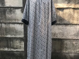 リバティ・ハイネックギャザーワンピース(グレンジェイド柄)の画像