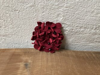 革花のドーナツブローチ(スワロフスキービーズ) ローズレッドの画像