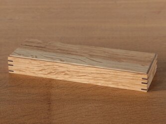シンプルな栗の木の筆箱の画像
