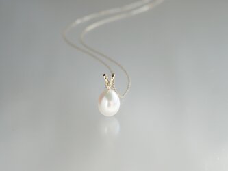 湖水真珠ドロップパールネックレス プチダイヤモンドK18YG 色：ホワイトの画像